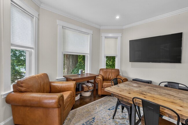 9 S Munroe Terrace