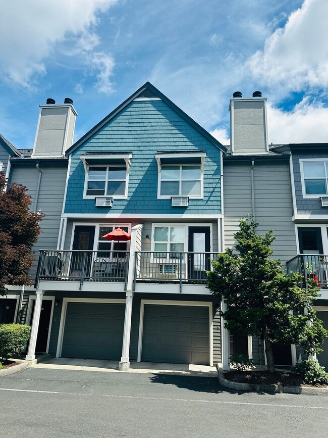 Building Photo - Charming Condo in Terrific Waterfront Location