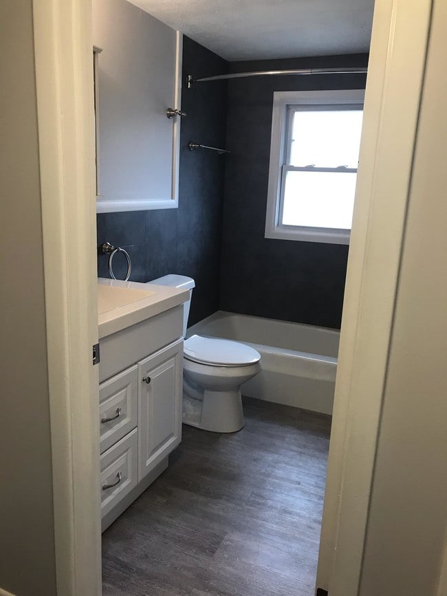 BATH - 306 Pershing Ave NW