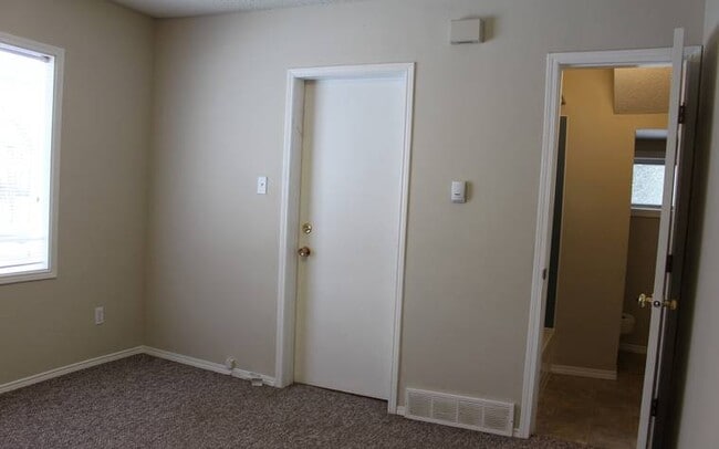 Photo - 1115 Ave C North