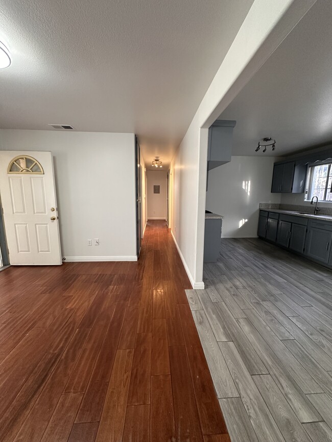 Photo - 1827 N Mariposa Ave
