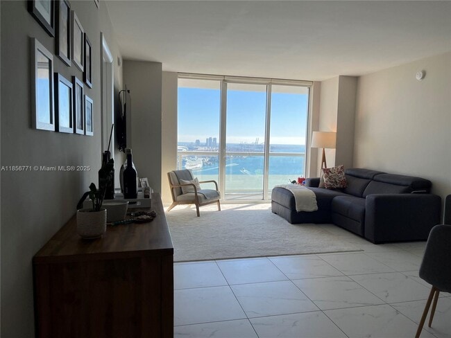 Building Photo - 50 Biscayne Blvd Unit 2806 Rental