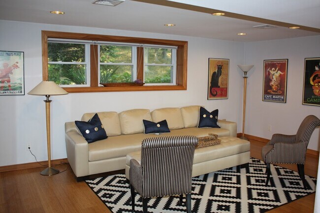 Photo - 80 York Ter Unit 1