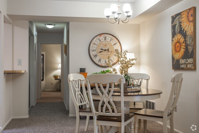 2 Bedroom, 1.5 Bath - Model - Hunt Club