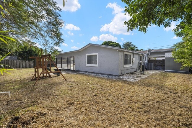 Photo - 6918 Tradewind Way