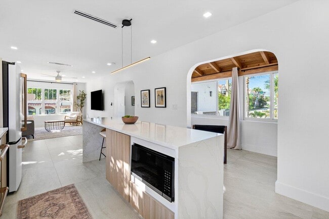 Photo - 401 NE 2nd Ave Townhome