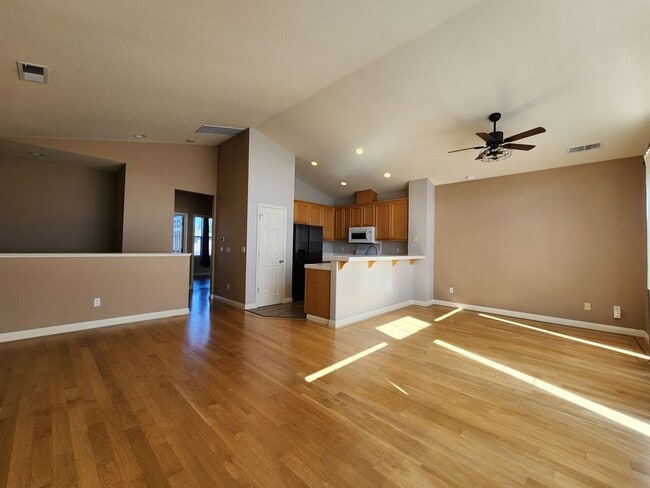 Building Photo - 4 Bedroom for Rent in NW Santa Rosa