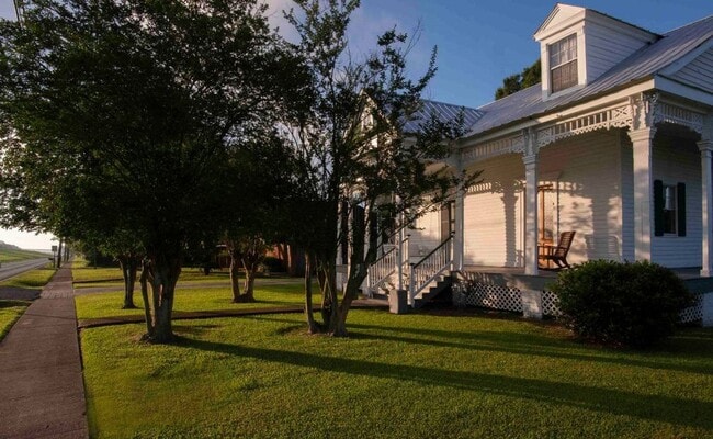 Photo - 1228 Mississippi St