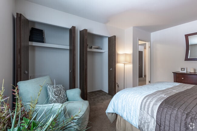 1BR, 1BA - 670SF - Bedroom
