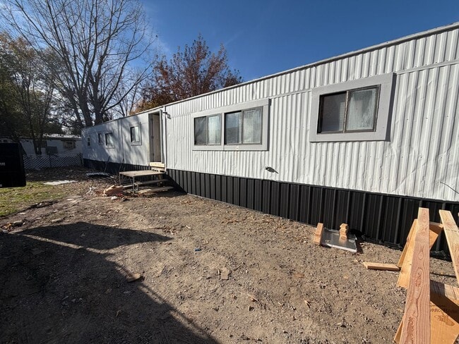 Building Photo - Danford Single-Family Lots Unit Trailer 2