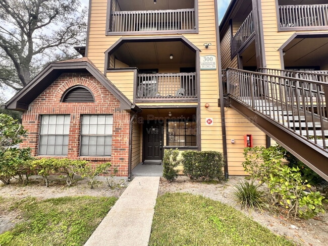 Building Photo - 300 Lakepointe Dr Unit 103