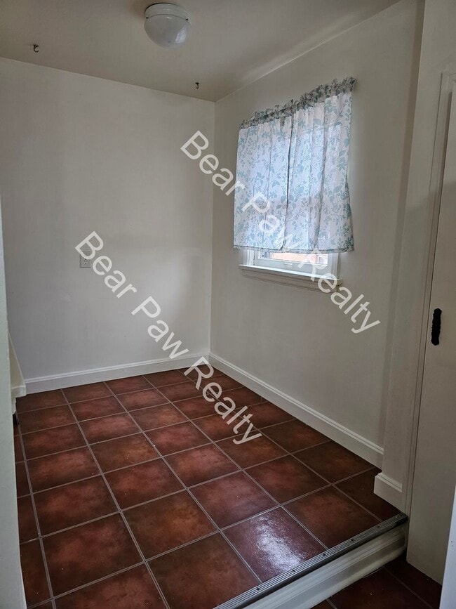 Photo - 708 W 1st Ave Unit Apt 3