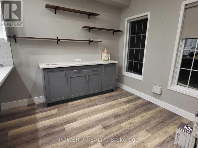 Photo - 254 Bur Oak Ave
