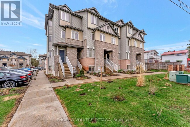 Photo - 949 Cummings Ave