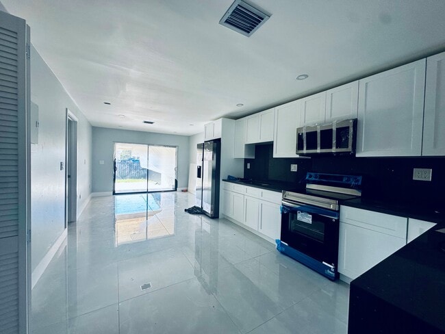 Photo - 9630 SW Grand Canal Dr