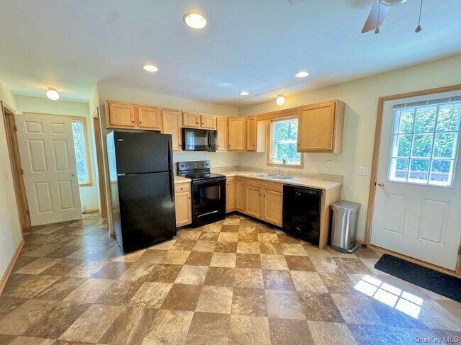Photo - 27 Hemlock St
