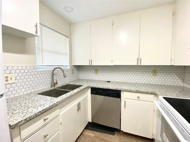 Photo - 5502 Evergreen St