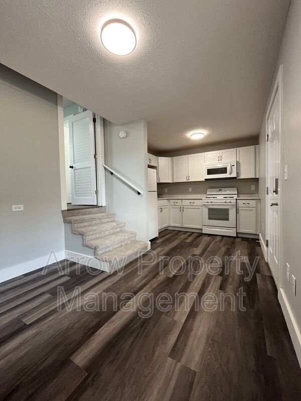 Photo - 877 N 26th St Unidad 13