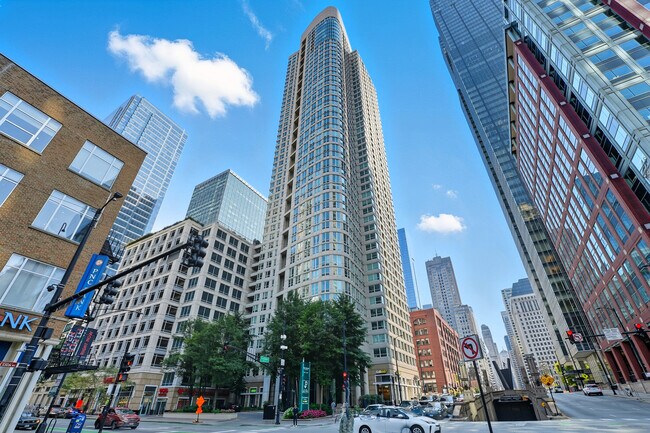 Building Photo - 345 N La Salle Dr Unit 4007 Rental