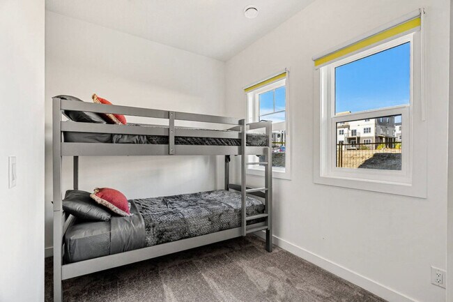 Photo - 2231-2281 81 St S W Unit SI ID1314560P