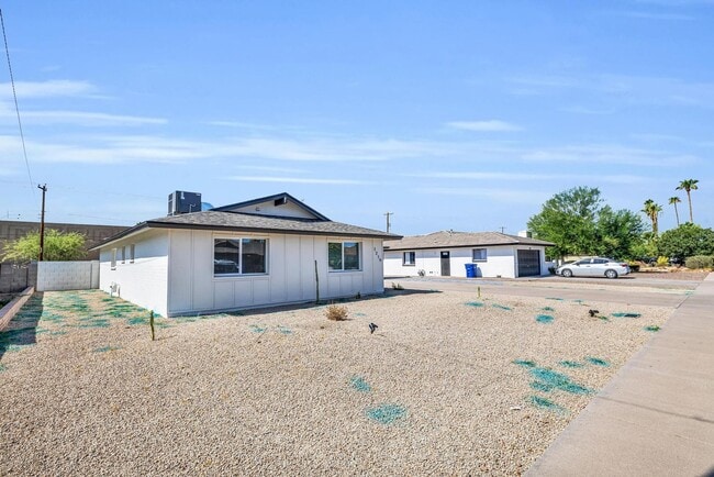 Photo - 6 BED/4 BATH Complete remodel with backyard pool & bar