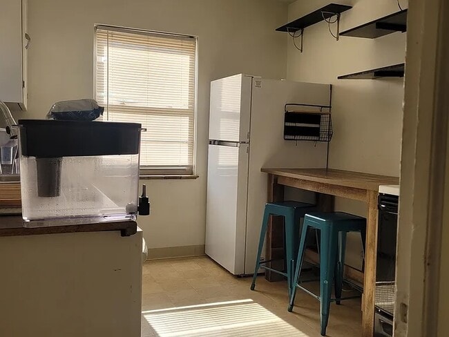 kitchen - 3648 Ames St