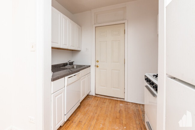 Building Photo - 4414 N Whipple St Unit 14-2N