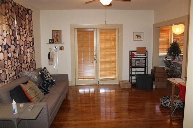 Photo - 1420 W 10th St