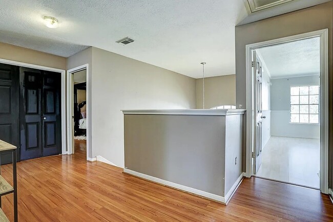 Photo - 3005 Wood Hollow Dr