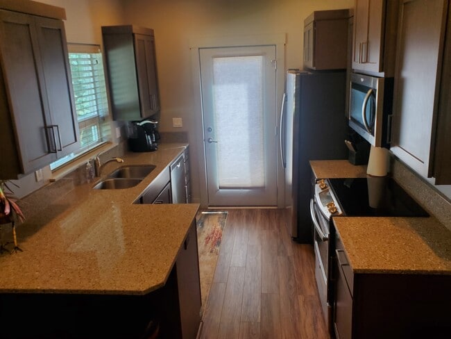 Gran cantidad de almacenamiento/armarios Huntsman - 1724 N Solomon Ct