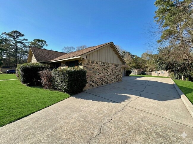 Photo - 206 Verna St
