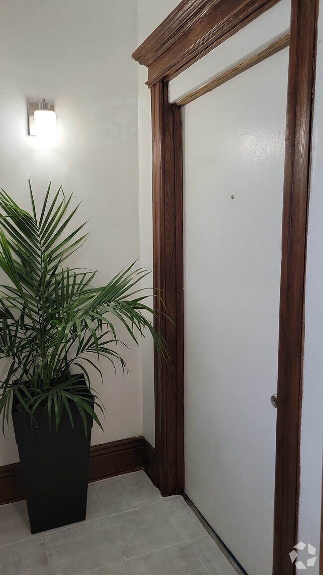 Building Photo - 781 S 12th St Rental