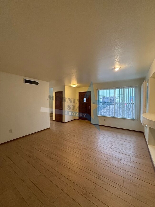 Photo - 2 bed townhouse w/garage and enclosed yard!