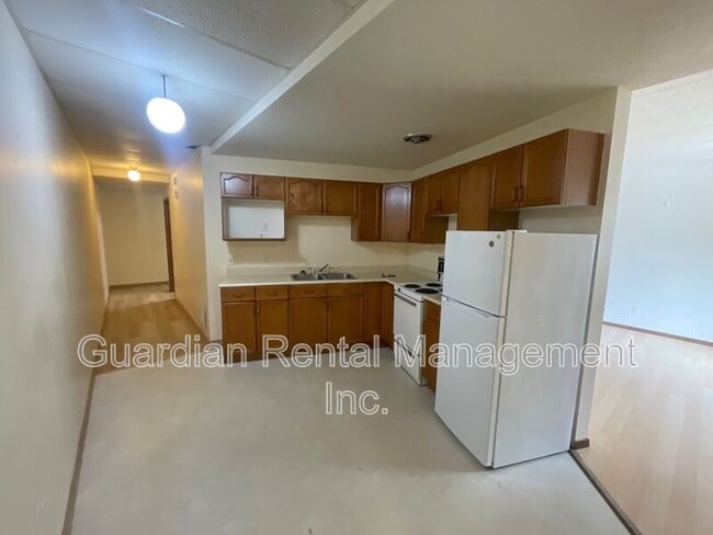 Building Photo - 460 Dewe Ave Unit A