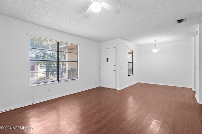 Photo - 476 Lombard St