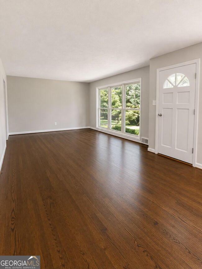 3148 Roberts Rd NW