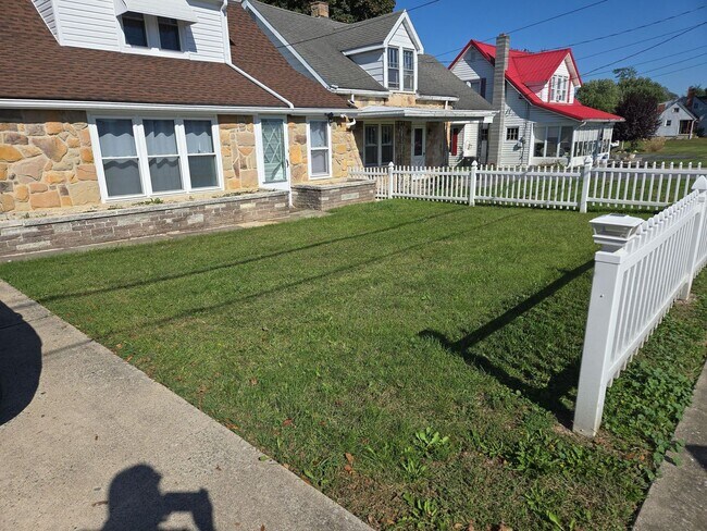 Photo - 4-5 Bedroom, 2 Bathroom 2-Story Detached H...