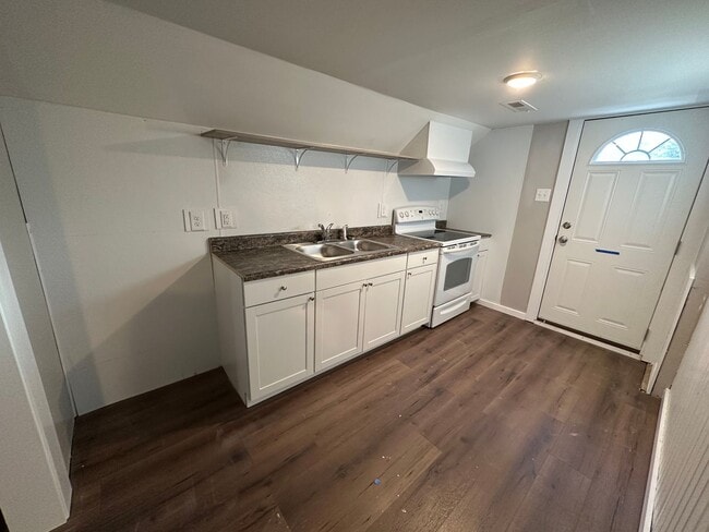 Photo - 305 S Virginia St Unit 2