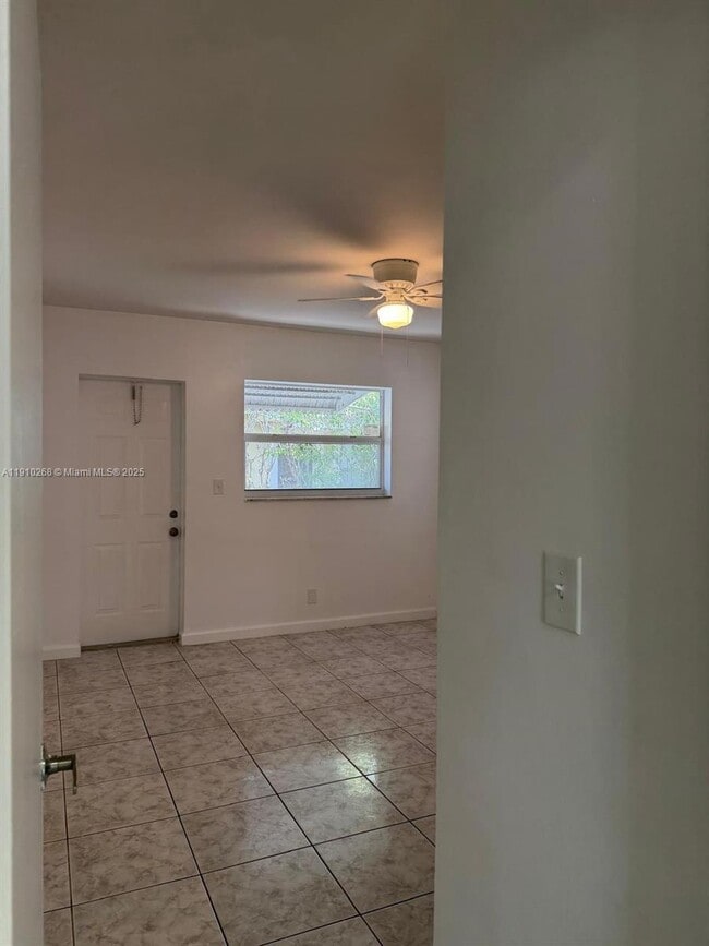 Photo - 231 NE 40th Ct Unit 3