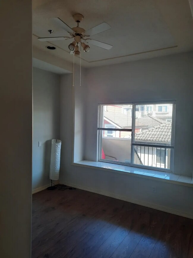 Photo - 381 57th Av E