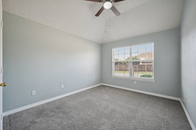 Photo - 4400 Foxtail Ln