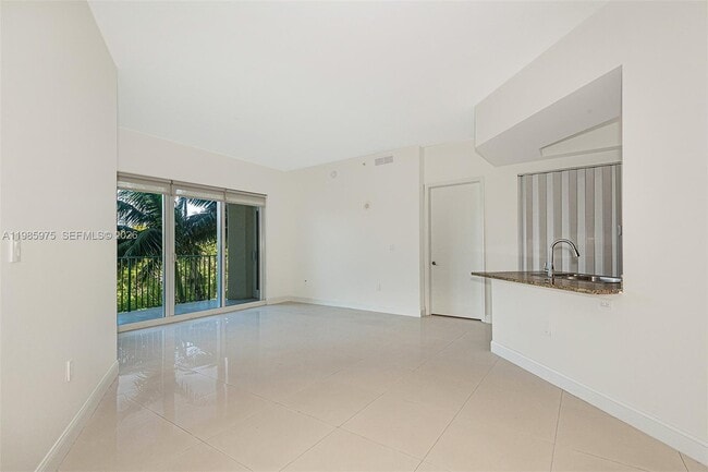 Building Photo - 20000 E Country Club Dr Unit 412