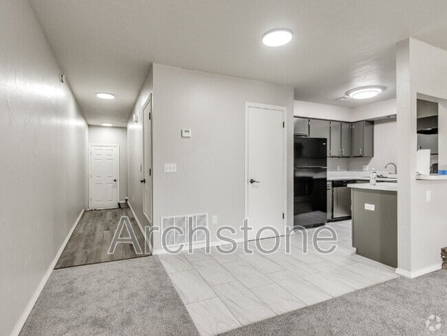 Building Photo - 5908 W Hefner Rd Unit 6 Rental