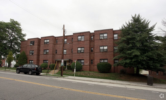6713 14th St. Apartments