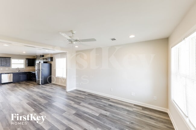 Photo - 120 Castlebar Cir