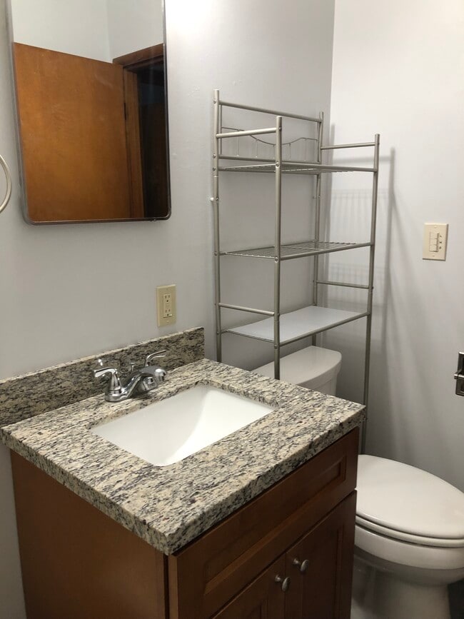 Photo - 903 W 10th St