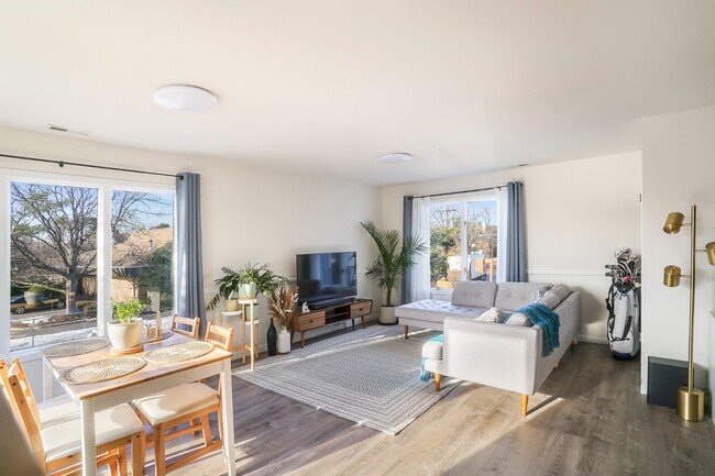 Building Photo - 700 10th St Unit 12