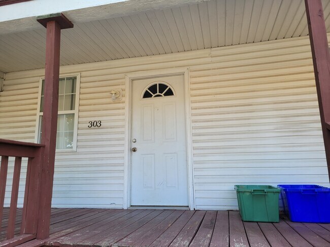 Photo - 303 S Beveridge St