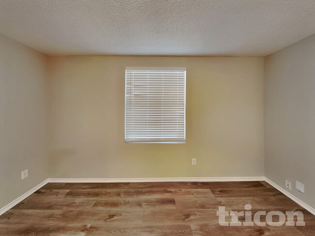 Photo - 2904 Crimson Clover Dr