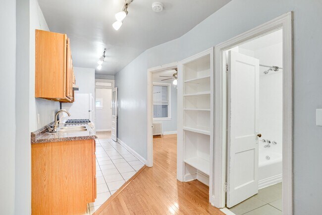 Photo - Kingman Park Charming Brick Townhome - Mov...